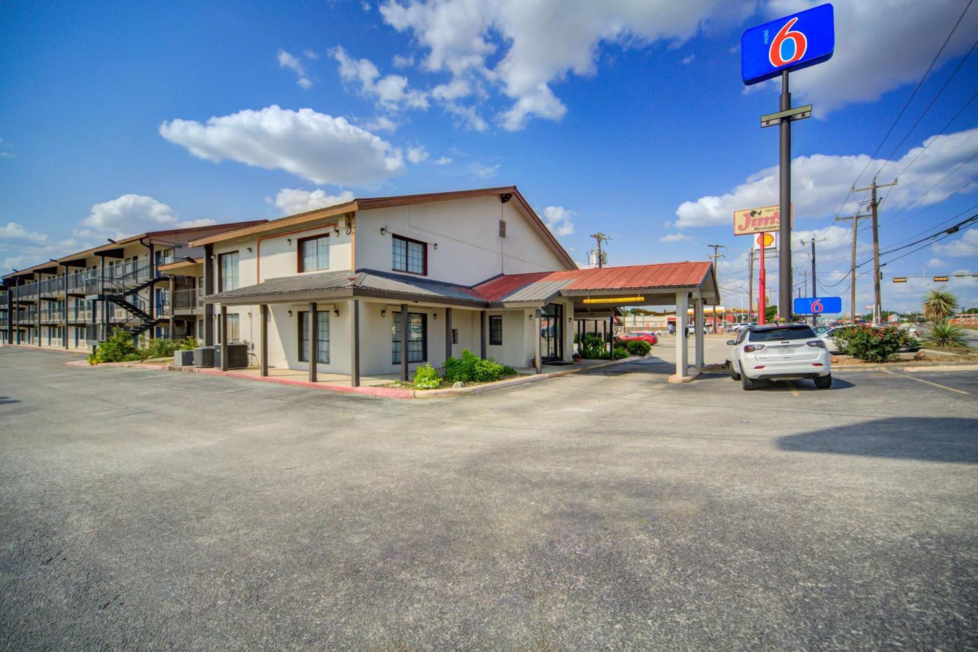 Motel 6 San Antonio, Tx I-35 North Corridor Exterior photo